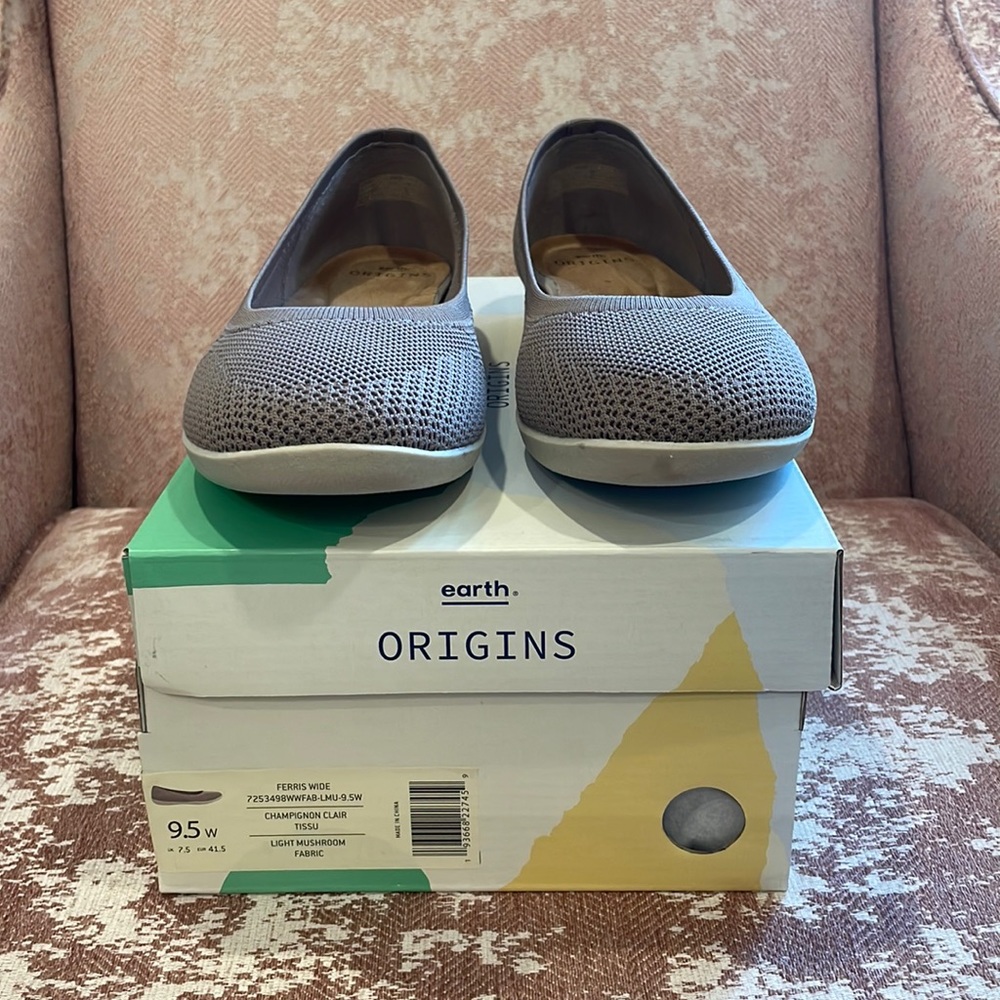 Earth Origins Ferris flats. 9.5 W